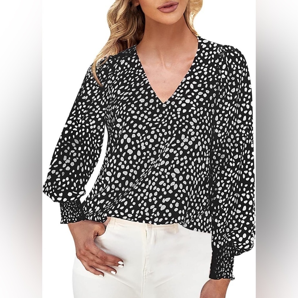 NEW Black & White Speckled V Neck Blouse Long Smocked Cuff Sleeves Size Small
